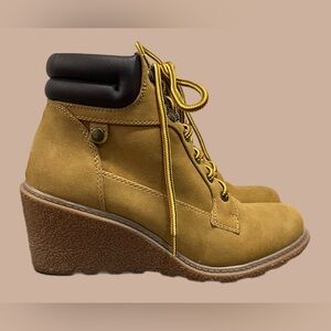 NWT. Union Bay RhapsodyTan Wedge Lace Up Ankle Boots